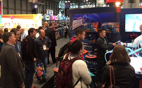 Crowds Stop to View Lionel Mega Tracks Lionel Booth Draws Crowds at 2 016 Toy Fair NY