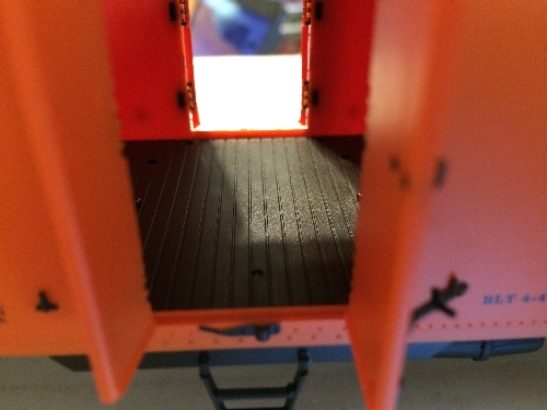 The Wichita Toy Train Club Lionel Club Ambassador reviews the Pacific Fruit Express Steel-Sided Reefer detail with open door View of the Pacific Fruit Express Steel-Sided Reefer detail with open door in the Wichita Toy Train Club Lionel Club Ambassador product review