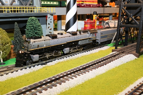 Image points out the color scheme in the review of the Union Pacific LionMaster TMCC 4-6-6-4 Challenger 3976 6-38023 by the Chicagoland Lionel Railroad Club Lionel Club Ambassador