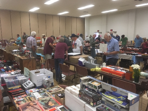 Lots of people attended the November Train Meet held by the TTOS Southern Pacific Division a Lionel Club Ambassador TTOS SPD Lionel Club Ambassador had lots of people attending the November Train Meet