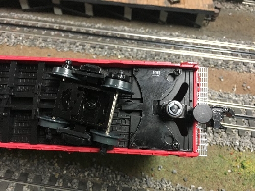 Nassau Lionel Operating Engineers Club Ambassadors to Lionel review of the Southern Pacific 8-Door Hi-Cube Boxcar showing the new Kinematic couplers 