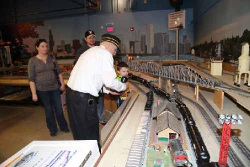 Chicagoland Lionel Railroad Club Finds a Teaching Moment CLRC February 2016 Open House
