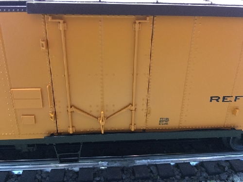 Showing New York Central Steel-sided Refrigerator Car 6-27355 plug door in the Nassau Lionel Operating Engineers Lionel Club Ambassadors product review 