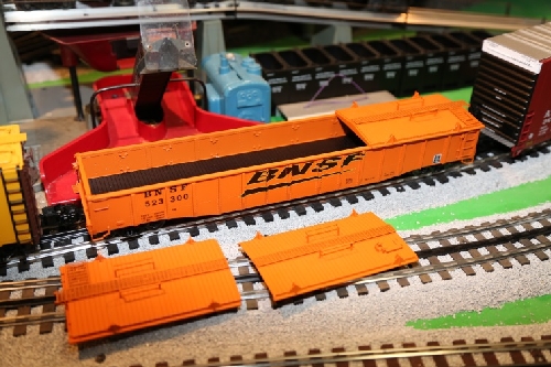 Chicagoland Lionel Railroad Club Lionel Ambassador Club Two covers taken of the Lionel Covered Gondola 6-81891 Two covers taken of the Lionel Covered Gondola 6-81891 shown by the Lionel Ambassador Club CLRC in their Product Review