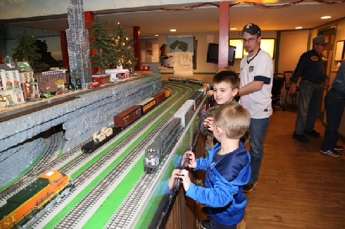 CLRC Open House watch a big NYC Chicagoland Lionel Railroad Club February Open House Layout