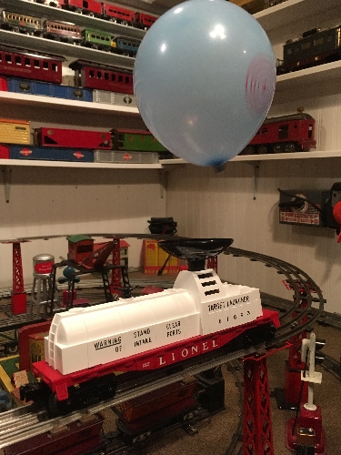 Lionel Club Ambassador Toy Train Operating Society  Southern Pacific Division shows the balloon target once its launched from the Aerial Target Launcher 6-81693 in the product review