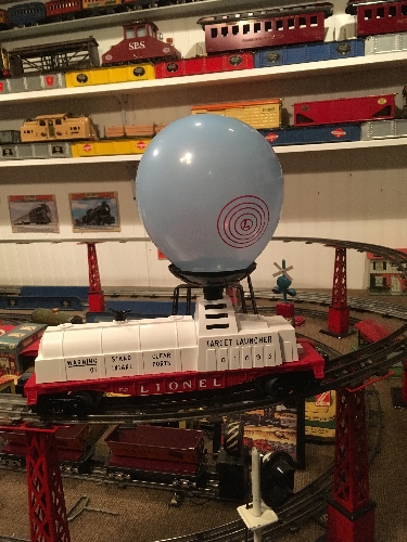 Lionel Club Ambassador Toy Train Operating Society Southern Pacific Division shows the balloon target before launch in the Aerial Target Launcher 6-81693 review Showing the balloon target before launch in the Aerial Target Launcher 6-81693 review by Lionel Club Ambassador TTOS Southern Pacific Division