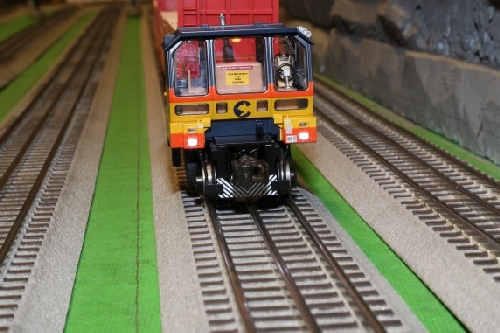 Chicagoland Lionel Railroad Club product review of Lionel Trackmobile full cab comes with an operator and an interior light